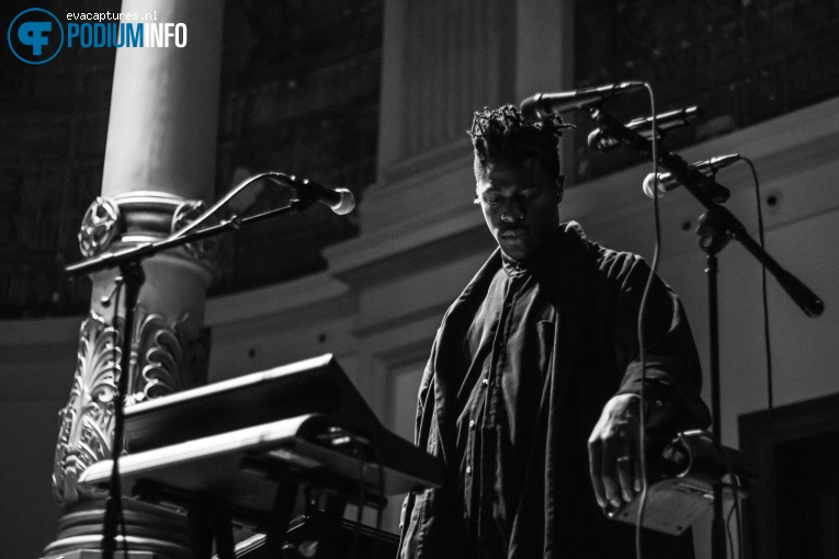 Moses Sumney op Moses Sumney - 16/11 - De Duif foto