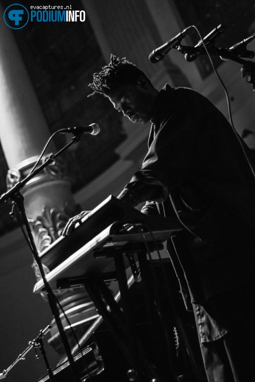 Moses Sumney op Moses Sumney - 16/11 - De Duif foto