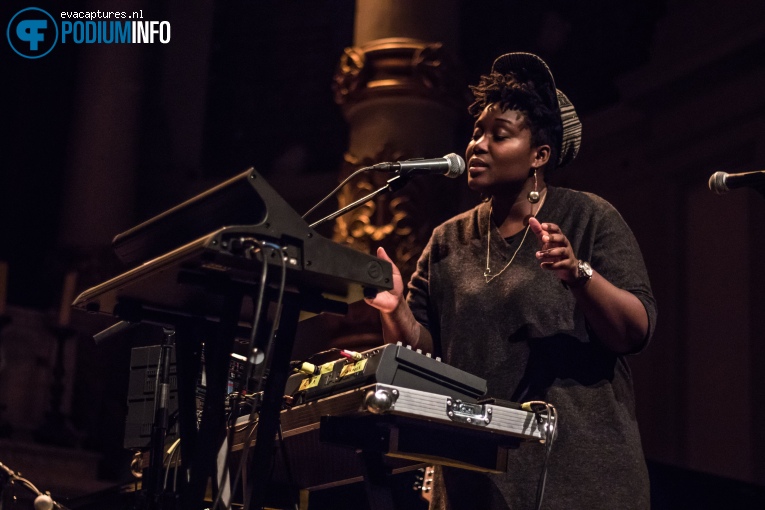 Tawiah op Moses Sumney - 16/11 - De Duif foto