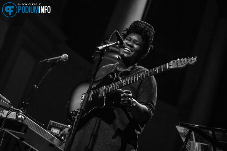 Tawiah op Moses Sumney - 16/11 - De Duif foto
