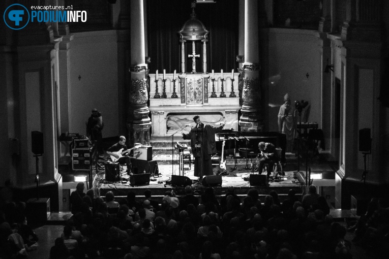 Foto Moses Sumney op Moses Sumney - 16/11 - De Duif