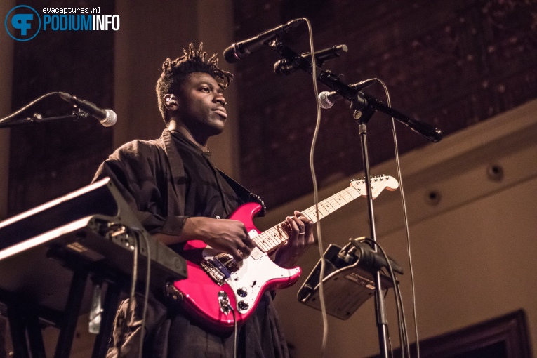 Foto Moses Sumney op Moses Sumney - 16/11 - De Duif