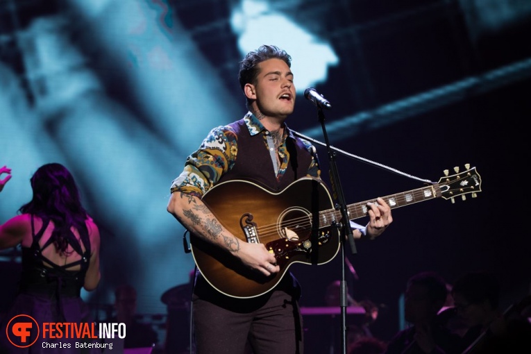 Douwe Bob op Night of The Proms Rotterdam foto