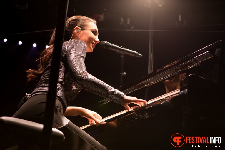 Emily Bear op Night of The Proms Rotterdam foto