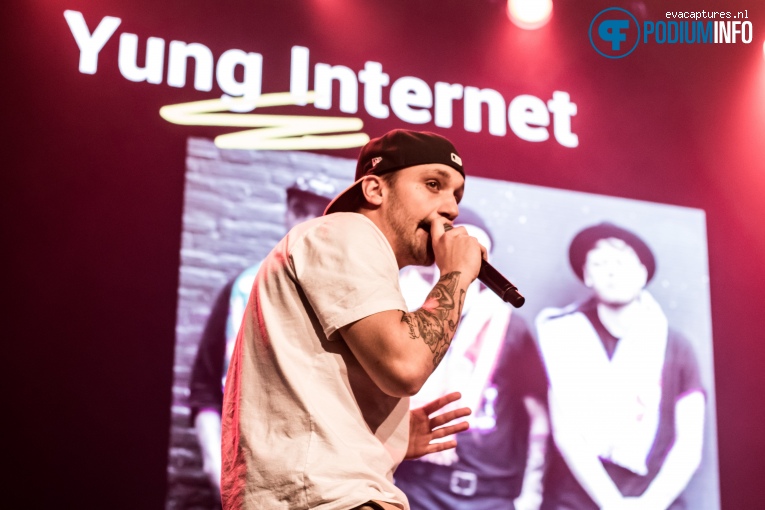 Yung Internet op Xite Awards - 23/11 - Melkweg foto