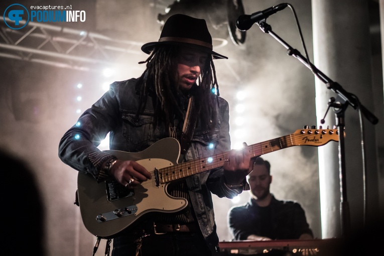 JP Cooper op JP Cooper + Picture This - 26/11 - Maassilo foto