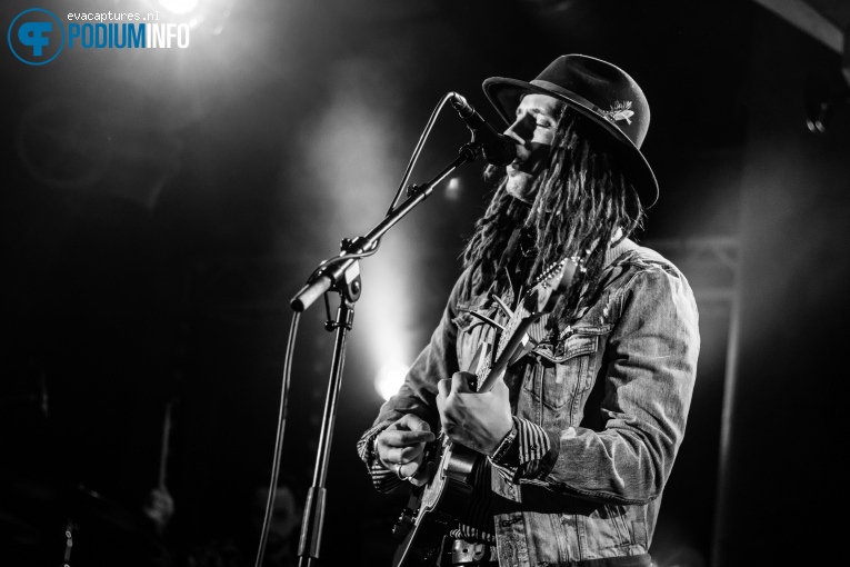 JP Cooper op JP Cooper + Picture This - 26/11 - Maassilo foto