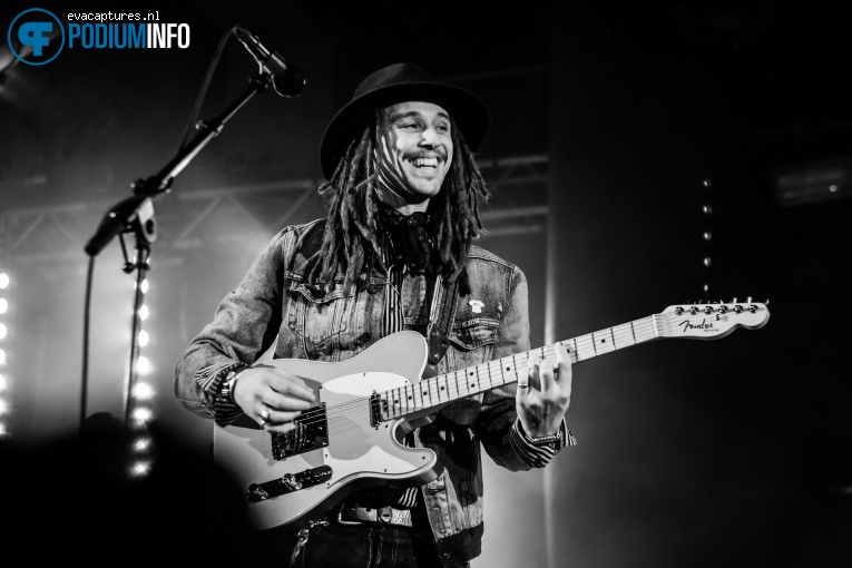 JP Cooper op JP Cooper + Picture This - 26/11 - Maassilo foto