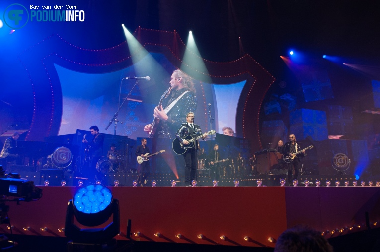 Guus Meeuwis op Guus Meeuwis - Groots met een zachte G winter editie - 1/12 - Ziggo Dome foto