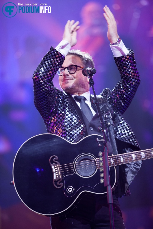 Foto Guus Meeuwis op Guus Meeuwis - Groots met een zachte G winter editie - 1/12 - Ziggo Dome
