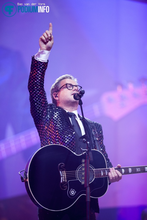 Guus Meeuwis op Guus Meeuwis - Groots met een zachte G winter editie - 1/12 - Ziggo Dome foto