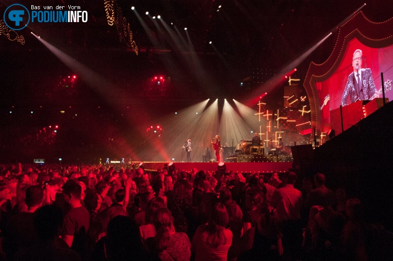 Guus Meeuwis op Guus Meeuwis - Groots met een zachte G winter editie - 1/12 - Ziggo Dome foto