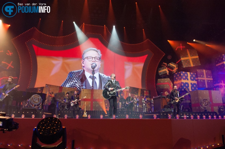 Guus Meeuwis op Guus Meeuwis - Groots met een zachte G winter editie - 1/12 - Ziggo Dome foto