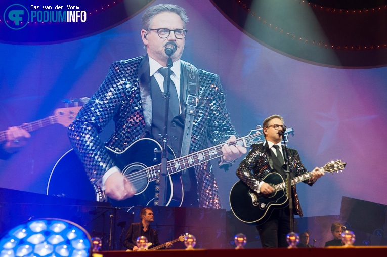 Guus Meeuwis op Guus Meeuwis - Groots met een zachte G winter editie - 1/12 - Ziggo Dome foto