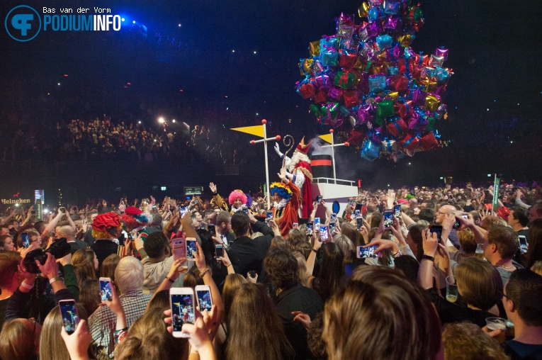 Guus Meeuwis op Guus Meeuwis - Groots met een zachte G winter editie - 1/12 - Ziggo Dome foto