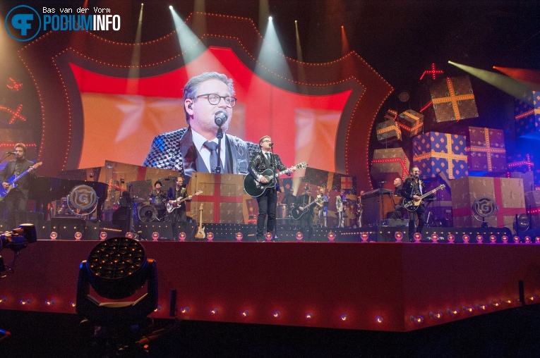 Guus Meeuwis op Guus Meeuwis - Groots met een zachte G winter editie - 1/12 - Ziggo Dome foto