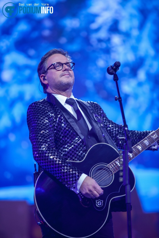 Guus Meeuwis op Guus Meeuwis - Groots met een zachte G winter editie - 1/12 - Ziggo Dome foto