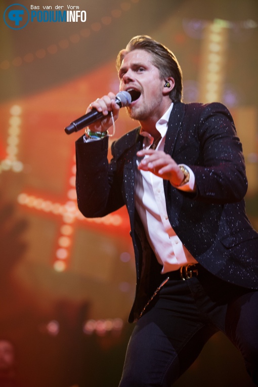 Guus Meeuwis op Guus Meeuwis - Groots met een zachte G winter editie - 1/12 - Ziggo Dome foto