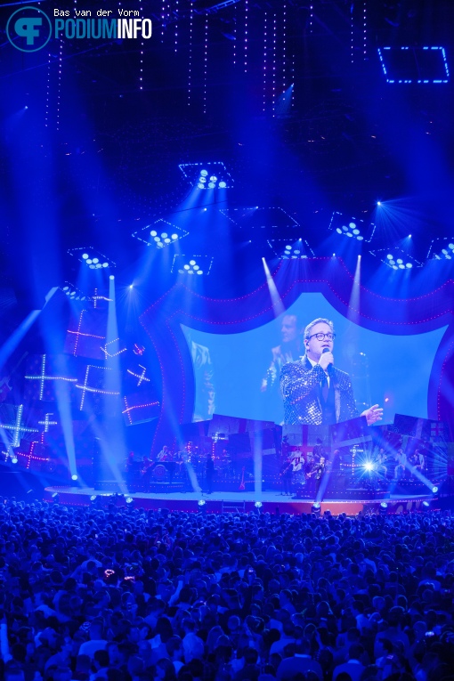 Guus Meeuwis op Guus Meeuwis - Groots met een zachte G winter editie - 1/12 - Ziggo Dome foto
