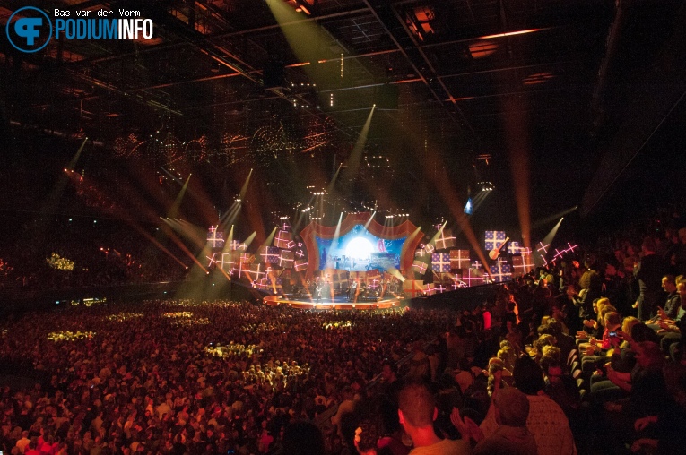 Guus Meeuwis op Guus Meeuwis - Groots met een zachte G winter editie - 1/12 - Ziggo Dome foto