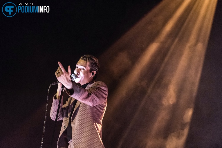 Thomas Azier op Thomas Azier - 4/12 - TivoliVredenburg foto