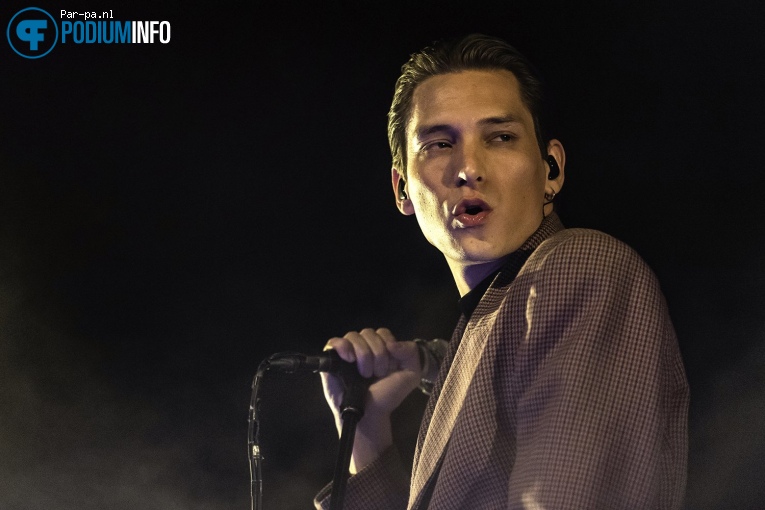 Thomas Azier op Thomas Azier - 4/12 - TivoliVredenburg foto