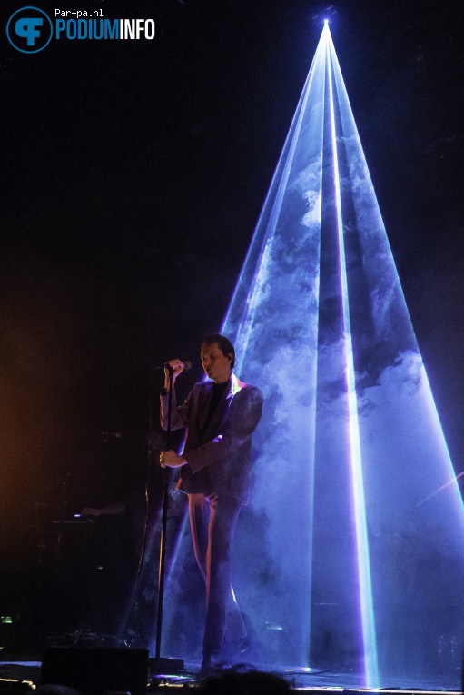 Thomas Azier op Thomas Azier - 4/12 - TivoliVredenburg foto