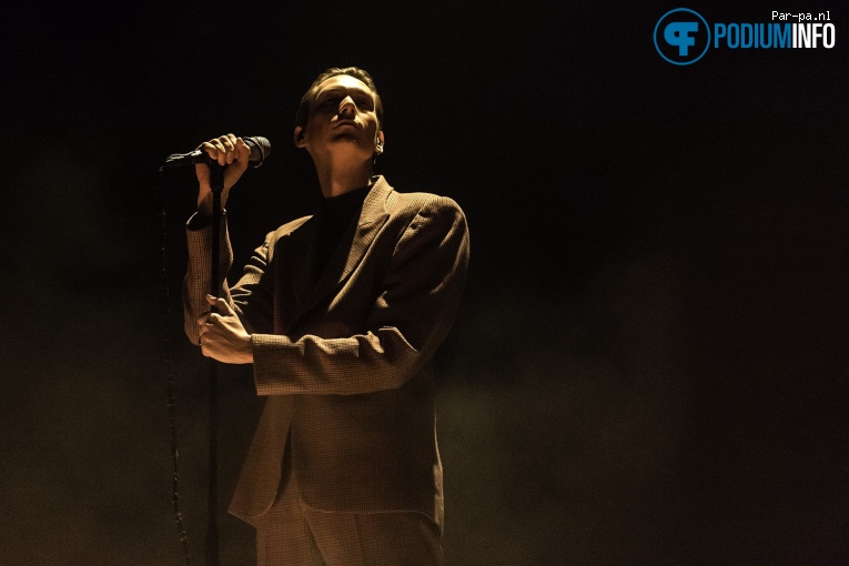 Thomas Azier op Thomas Azier - 4/12 - TivoliVredenburg foto