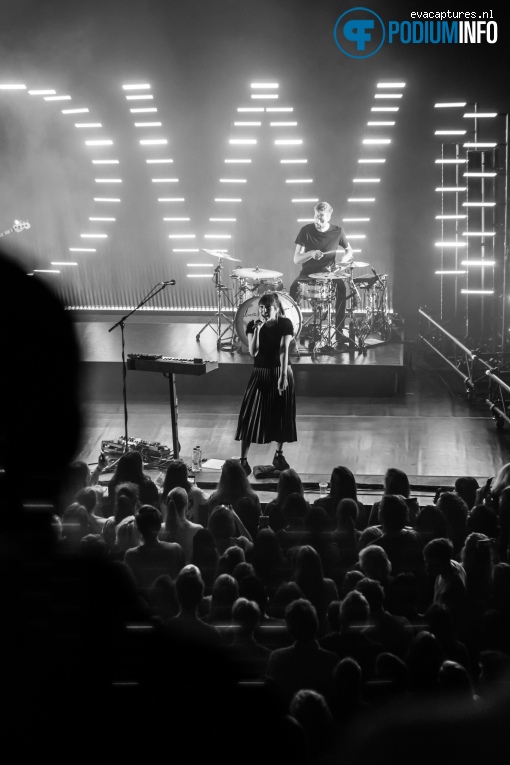 Oh Wonder op Oh Wonder - 4/12 - Doornroosje foto