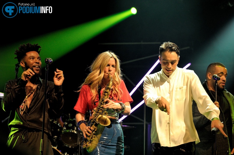 Candy Dulfer op Candy Dulfer - 06/12 - Paradiso foto