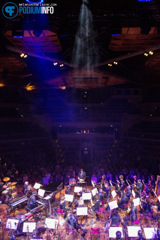 Metropole Orkest op Caro Emerald / Metropole Orkest - 18/12 - TivoliVredenburg foto
