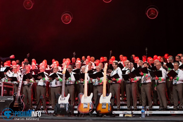 Johan Derksen op Johan Derksen - Johan Derksen en de Pioniers van de Nederpop - 28/12 - Ahoy foto