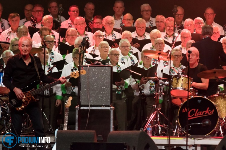 Johan Derksen op Johan Derksen - Johan Derksen en de Pioniers van de Nederpop - 28/12 - Ahoy foto