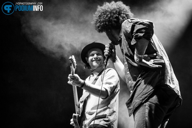 Rilan & The Bombardiers op Vintage Trouble - 24/1 - TivoliVredenburg foto