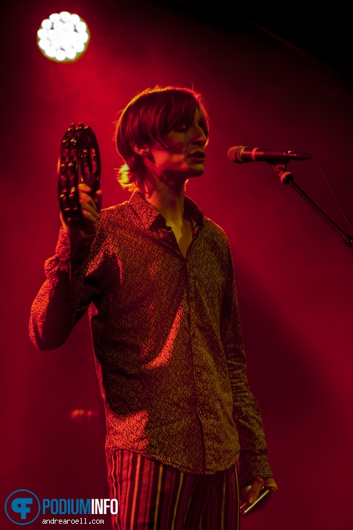 Max Meser op The Strypes - 25/01 - Paradiso Noord foto