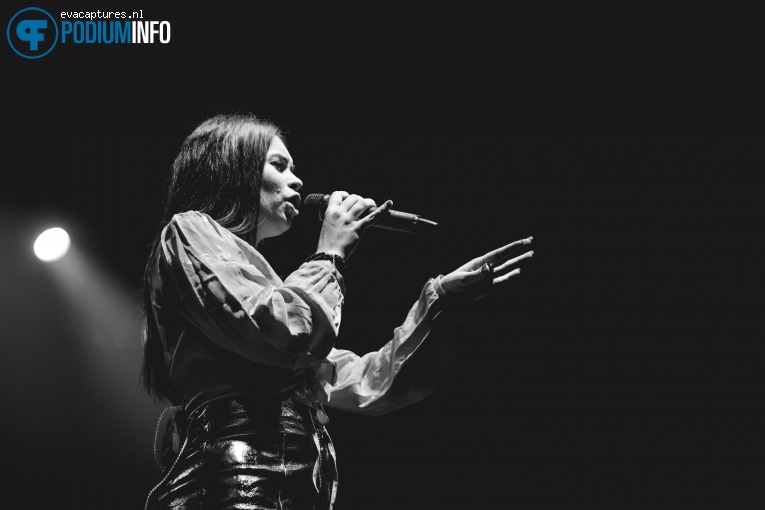 Liv Dawson op Khalid - 07/02 - AFAS Live foto