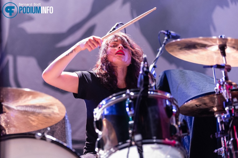 Le Butcherettes op At the Drive-In - 07/03 - 013 foto