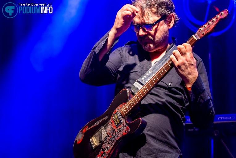 Foto John Illsley & Band op John Illsley of Dire Straits - 10/03 - Boerderij