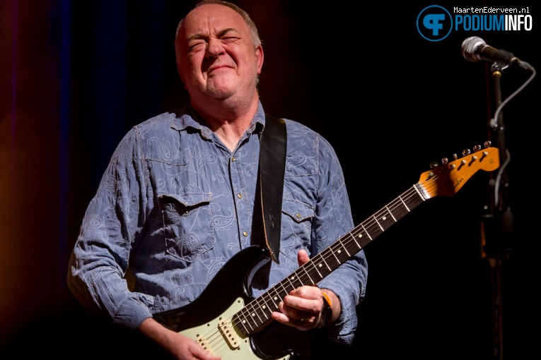 Foto John Illsley & Band op John Illsley of Dire Straits - 10/03 - Boerderij