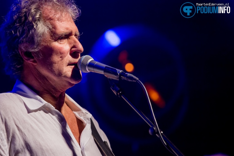 John Illsley & Band op John Illsley of Dire Straits - 10/03 - Boerderij foto