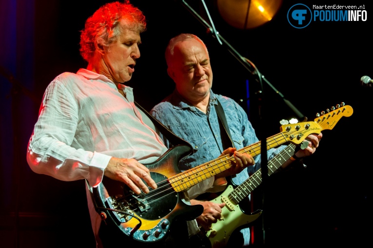 John Illsley & Band op John Illsley of Dire Straits - 10/03 - Boerderij foto