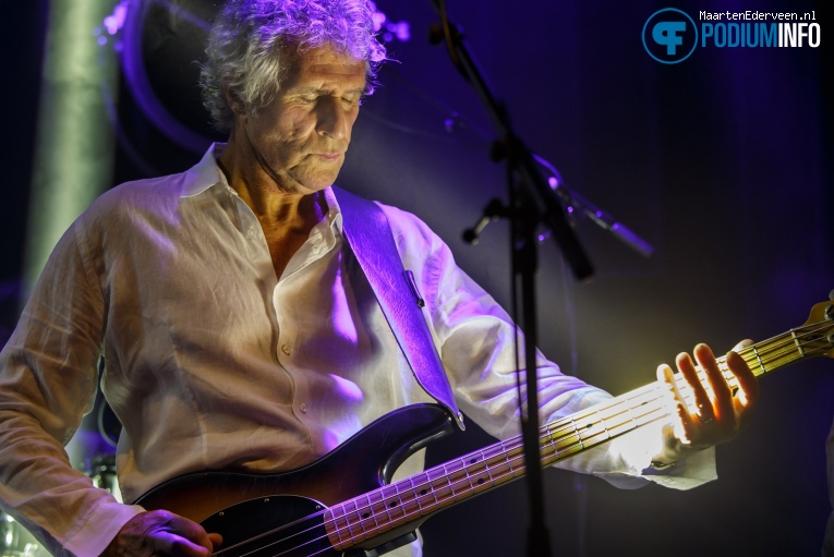 John Illsley & Band op John Illsley of Dire Straits - 10/03 - Boerderij foto