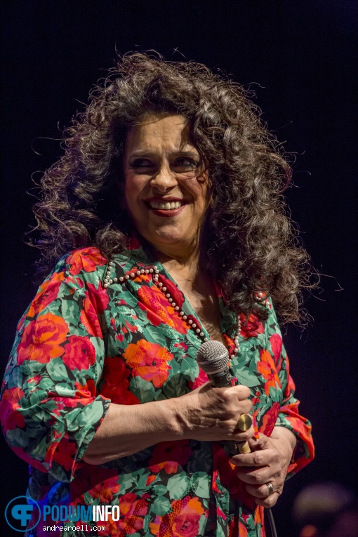 Gal Costa op Gal Costa / Gilberto Gil / Nando Reis - 13/03 - Melkweg foto