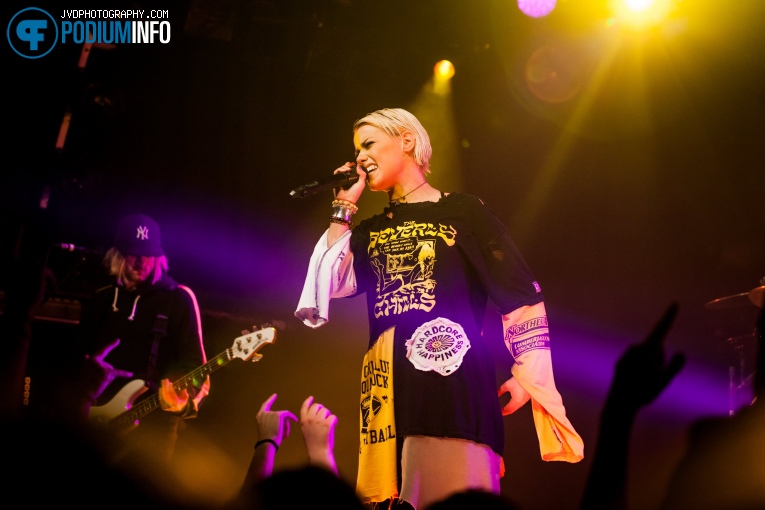 Tonight Alive op Tonight Alive - 16/3 - Melkweg foto