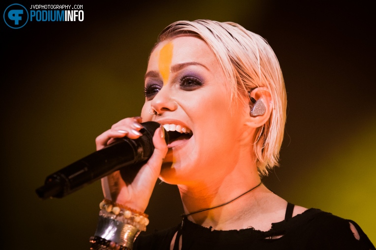 Tonight Alive op Tonight Alive - 16/3 - Melkweg foto