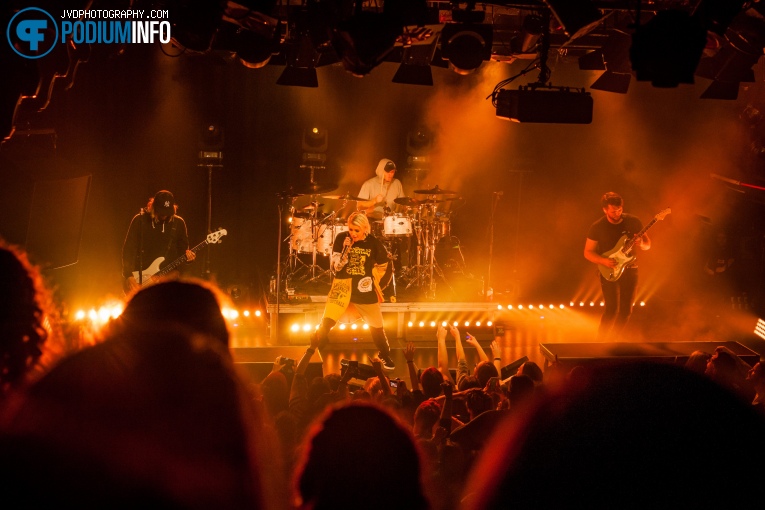 Tonight Alive op Tonight Alive - 16/3 - Melkweg foto