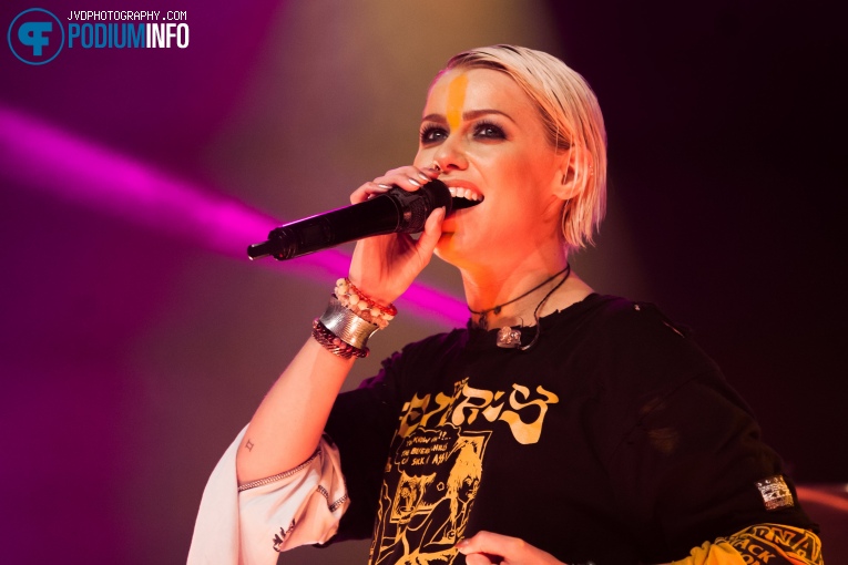 Tonight Alive op Tonight Alive - 16/3 - Melkweg foto