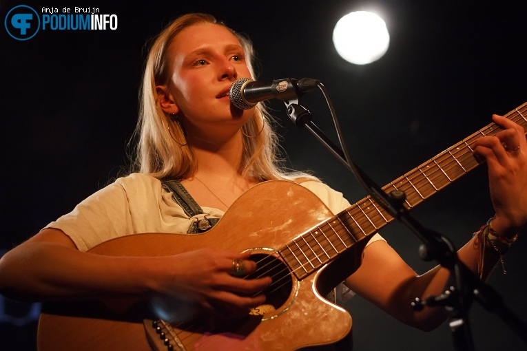 Billie Marten op 7 Layers Sessions - 23/03 - Rotown foto