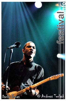 Danko Jones op Paaspop Schijndel 2004 foto