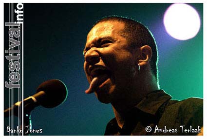 Danko Jones op Paaspop Schijndel 2004 foto